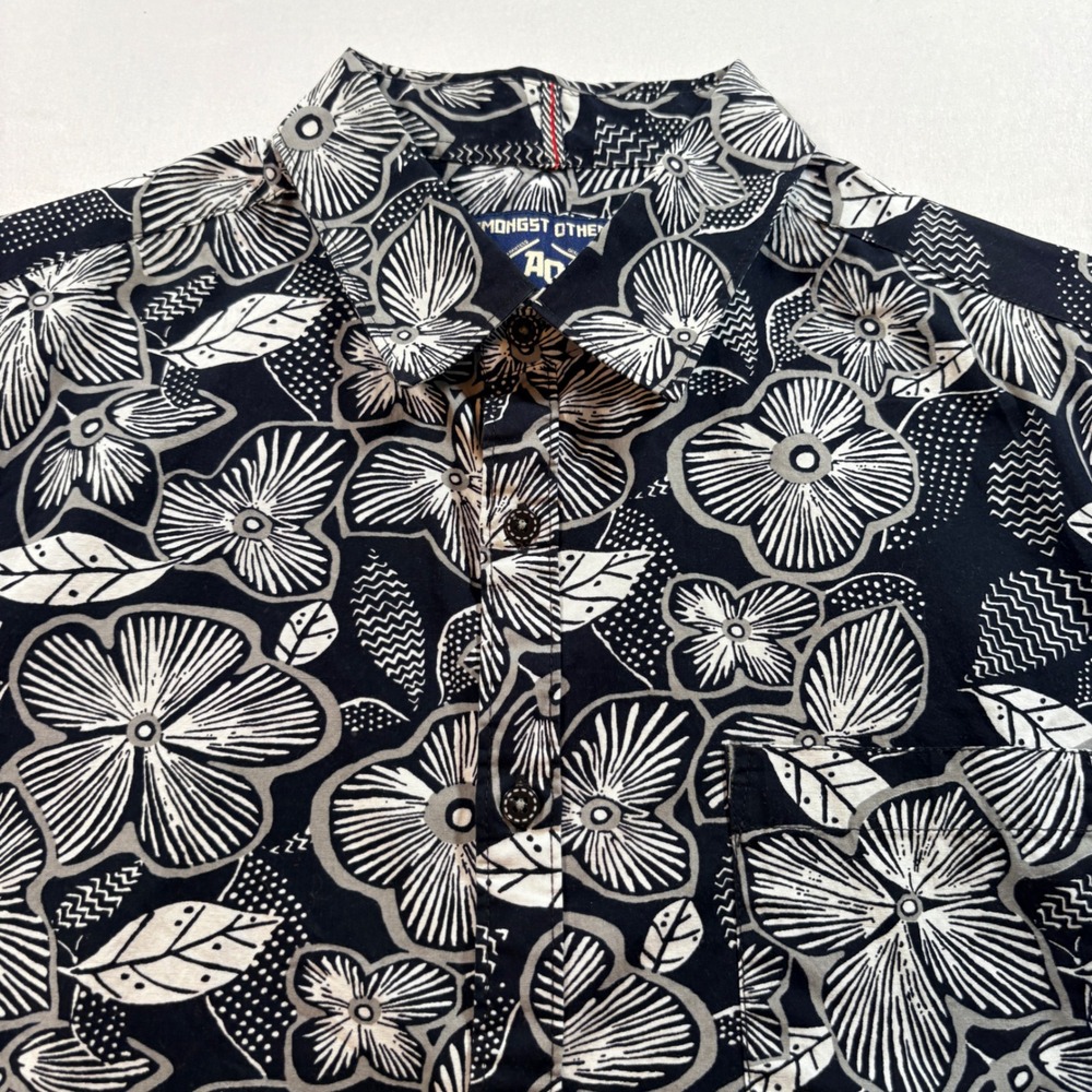Amongst Others Floral Button Down Shirt Mens Medium Black White Cotton Graphic